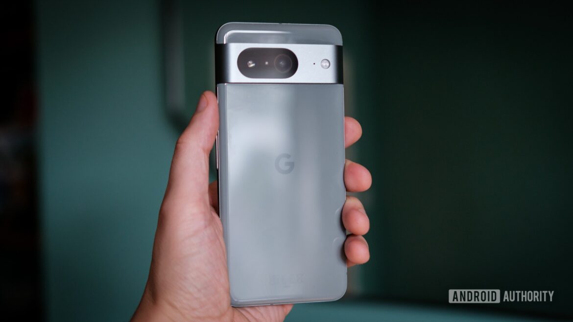 Google’s mistreatment of the small Pixel 8 has me worried about the Pixel 9