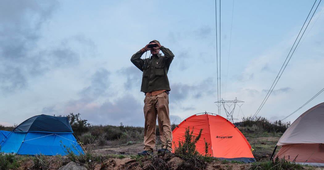 24 Hours at a Makeshift Refuge for Migrants in the California Wilderness